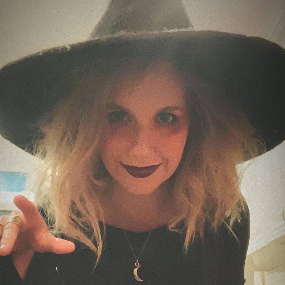 Meet your Posher, Hillary